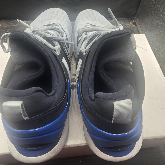 Nike Gray and Black Athletic Shoes - Picture 3 of 7